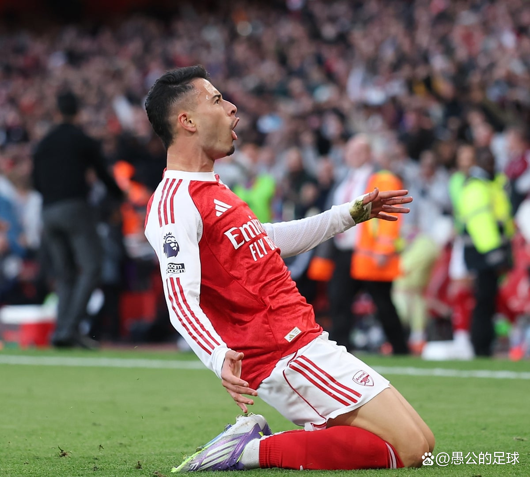 开云下载-里程碑夜曼城绝杀压哨,欧篮联加时末段刷纪录,更衣室稳定,控场能力受关注(曼城夺冠后更衣室)